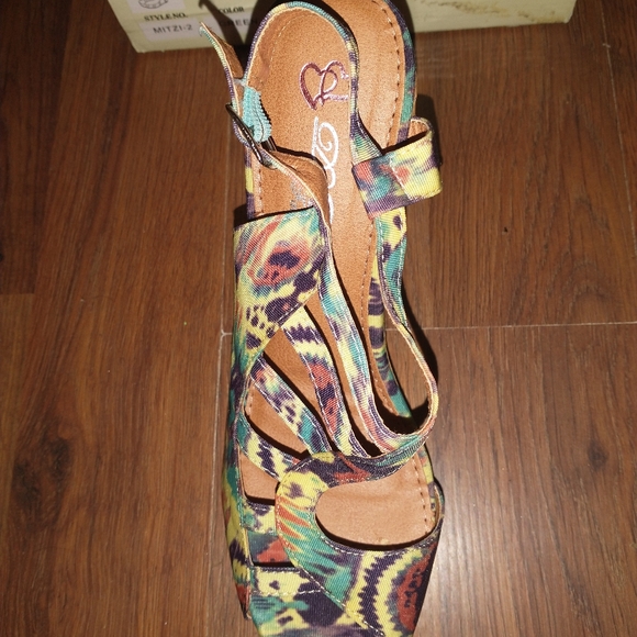 NEW Size 8.5 Db Dk Fashion Green Wedged Heels - Picture 7 of 8